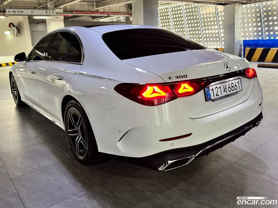 Mercedes-Benz E-Class E300 4MATIC AMG Line 2025 — миниатюра 4