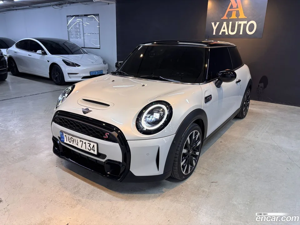 MINI Cooper S 2022 — фото 1, купить с доставкой в Москву