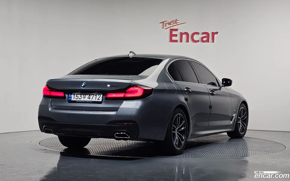 BMW 5 Series 520i M 2023 — миниатюра 2