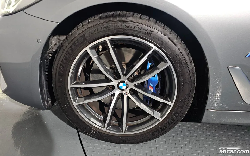 BMW 5 Series 520i M 2023 — миниатюра 5