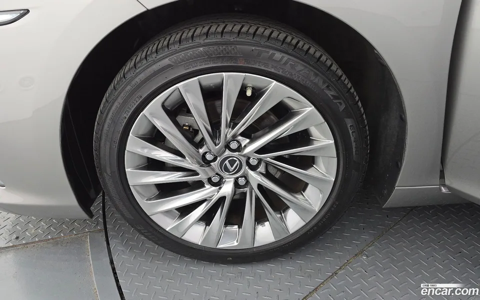 Lexus ES 300h 2023 — миниатюра 5