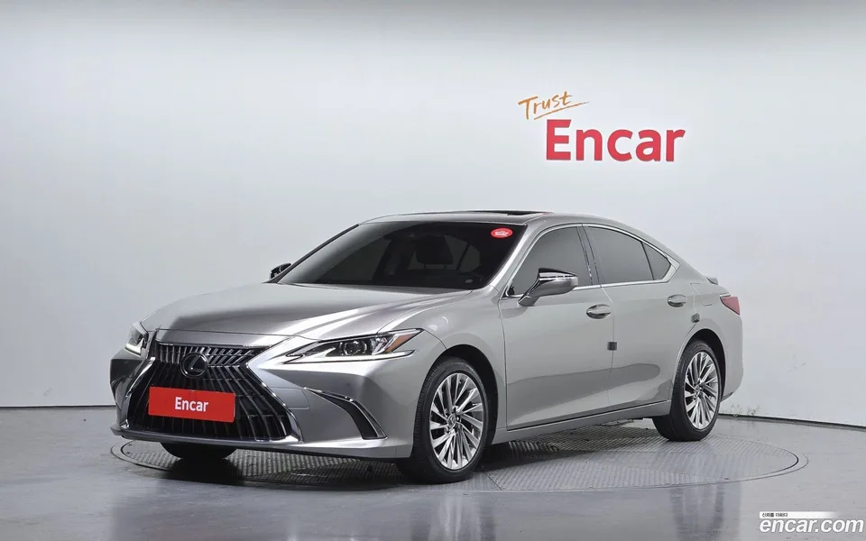 Lexus ES 300h 2023 — фото 1, купить с доставкой в Москву