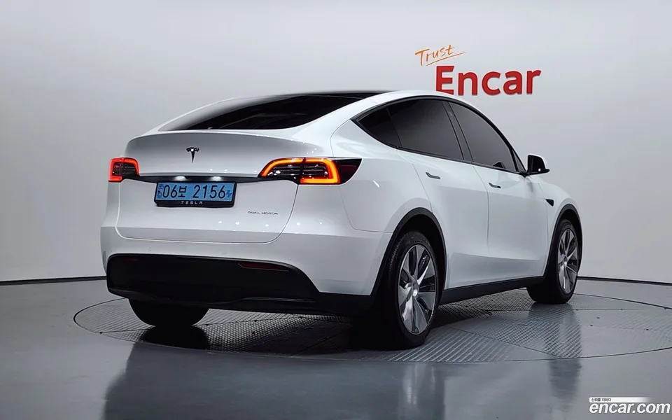Tesla Model Y AWD 2022 — миниатюра 2
