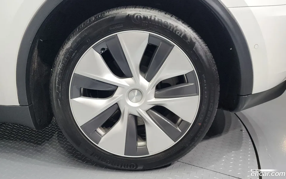 Tesla Model Y AWD 2022 — миниатюра 5
