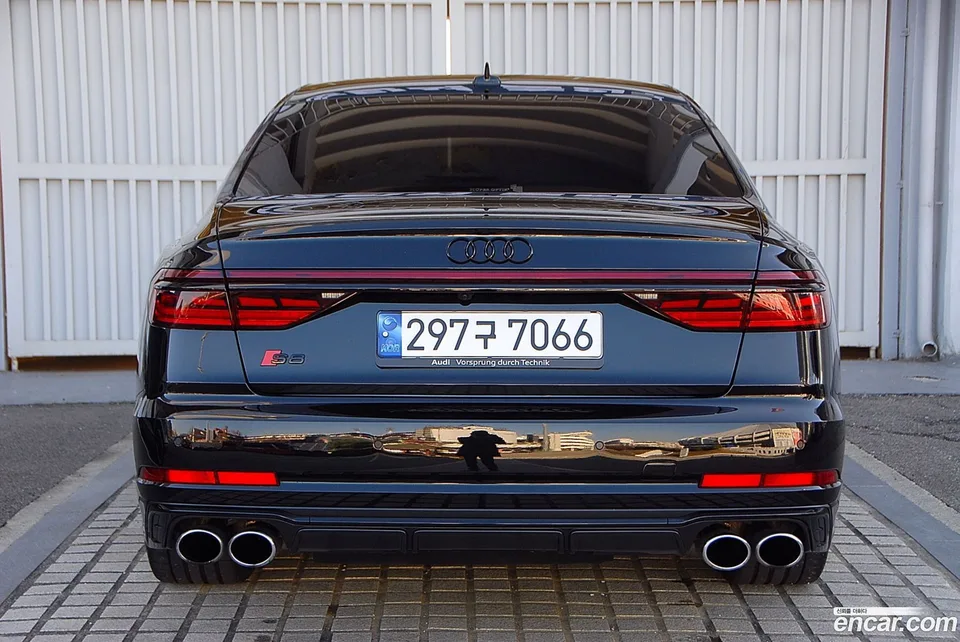 Audi S8 4.0 TFSI LWB 2023 — миниатюра 3