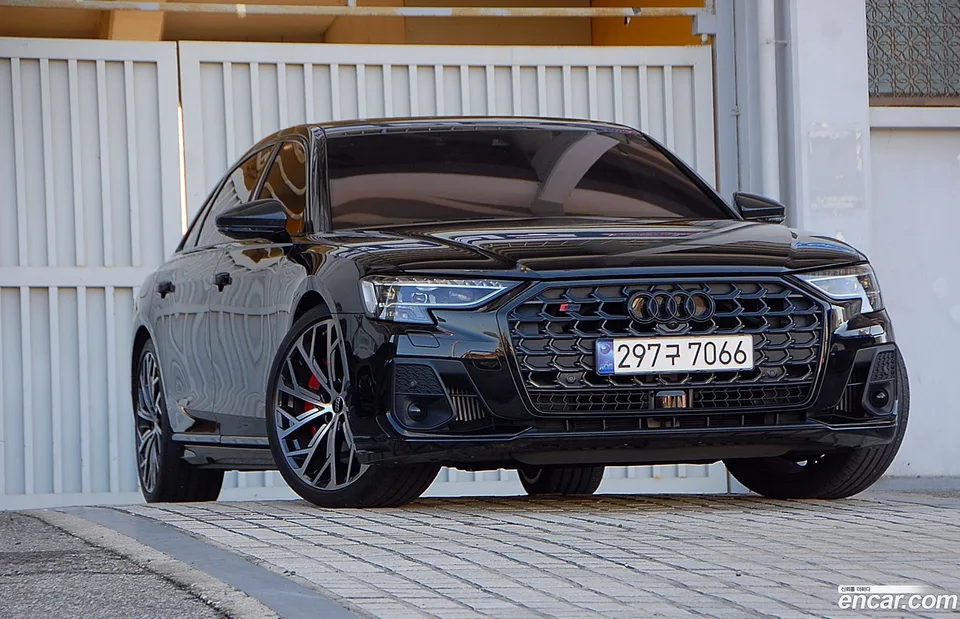 Audi S8 4.0 TFSI LWB 2023 — миниатюра 4