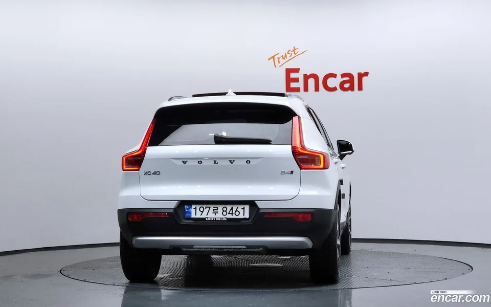 Volvo XC40 B4 2023 — миниатюра 4