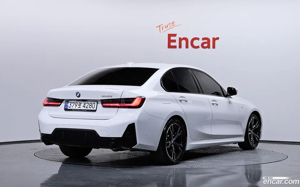 BMW 3 Series 320i M 2023 — миниатюра 2