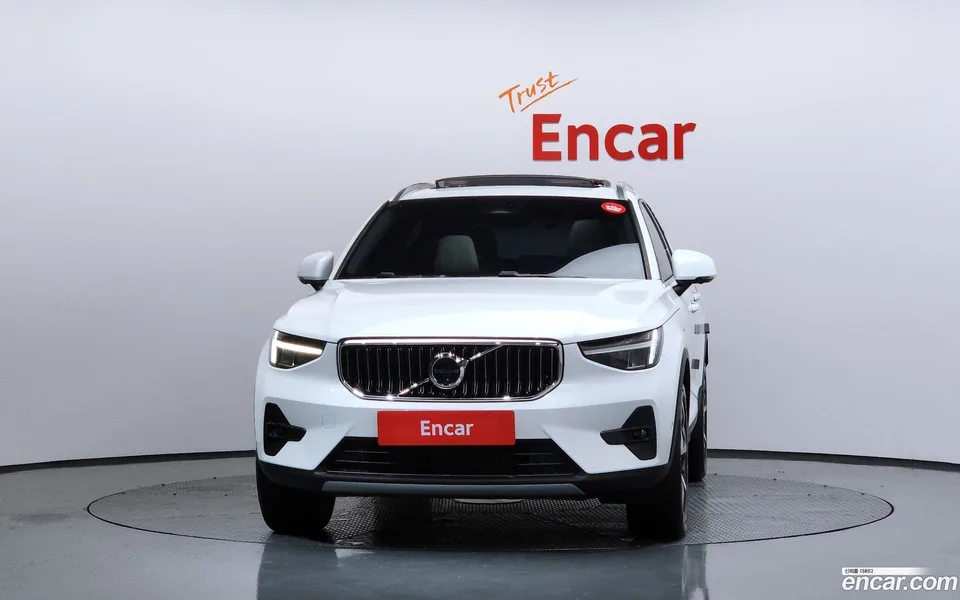 Volvo XC40 B4 2023 — миниатюра 3