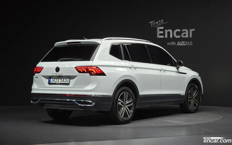 Volkswagen Tiguan Allspace 2.0 TSI 2023 — миниатюра 2