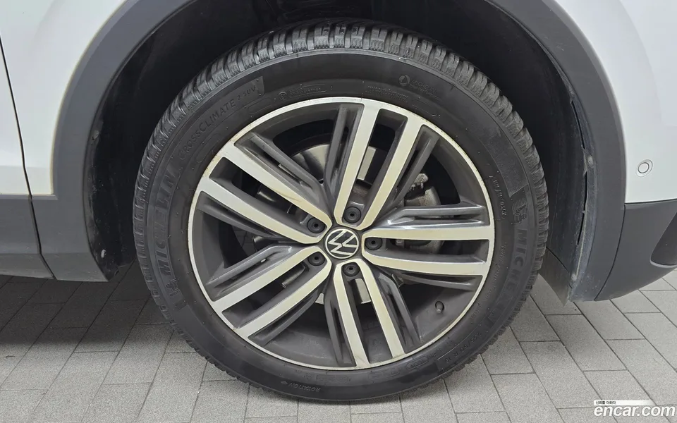 Volkswagen Tiguan Allspace 2.0 TSI 2023 — миниатюра 5