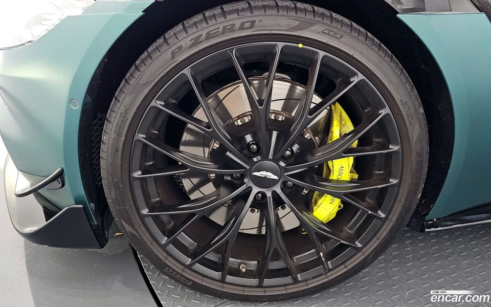 Aston Martin Vantage 4.0 V8 F1 2022 — миниатюра 5
