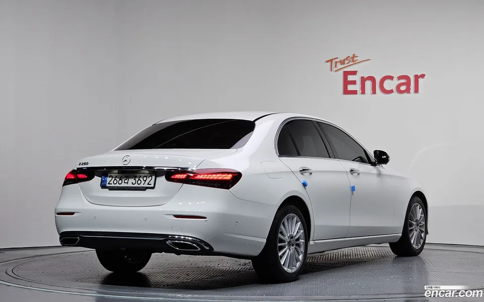 Mercedes-Benz E-Class E250 2022 — миниатюра 2