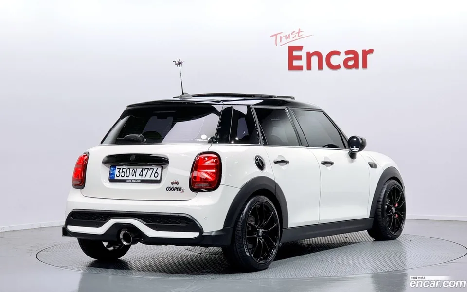 MINI Cooper S 5 2022 — миниатюра 2