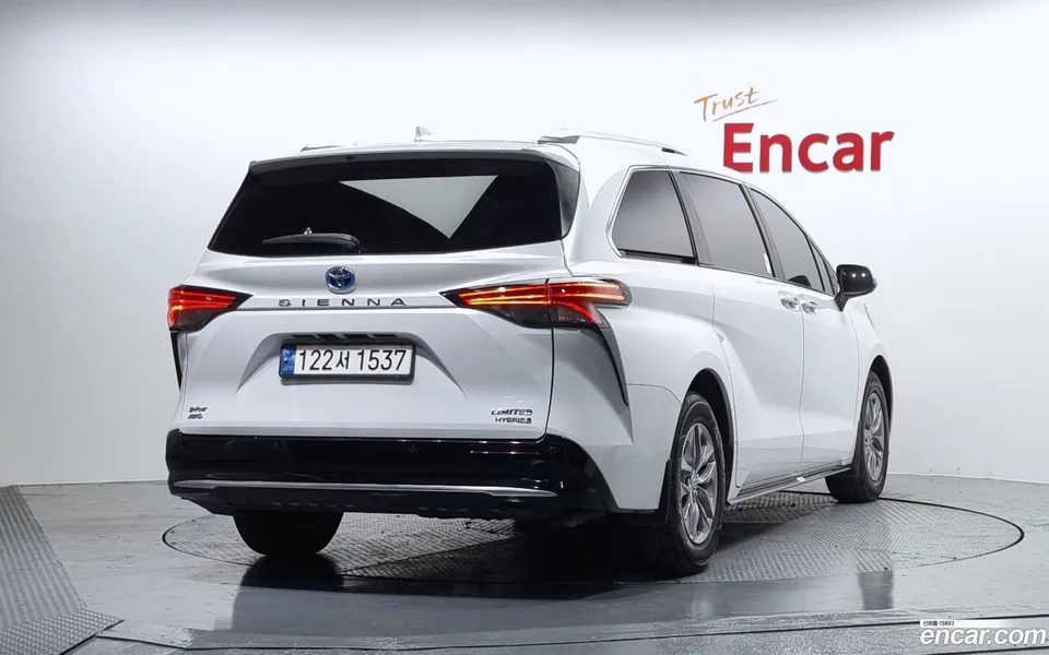 Toyota Sienna 2.5 AWD 2023 — миниатюра 2