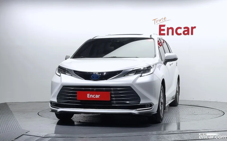Toyota Sienna 2.5 AWD 2023 — миниатюра 3