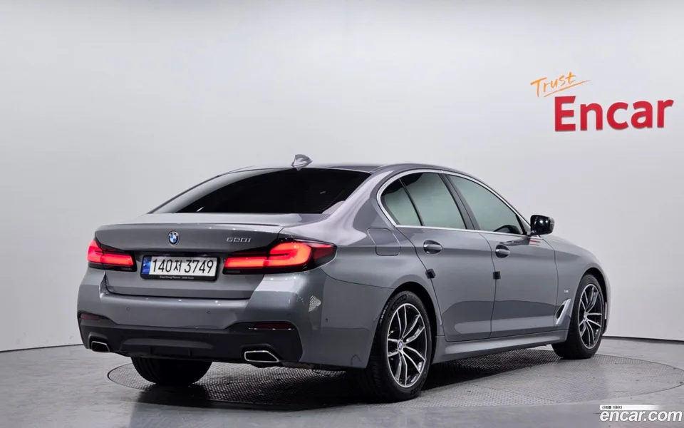 BMW 5 Series 520i M 2023 — миниатюра 2