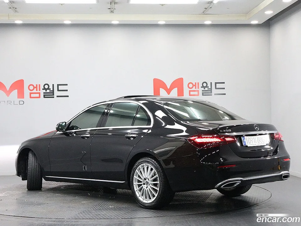 Mercedes-Benz E-Class E250 2022 — миниатюра 4