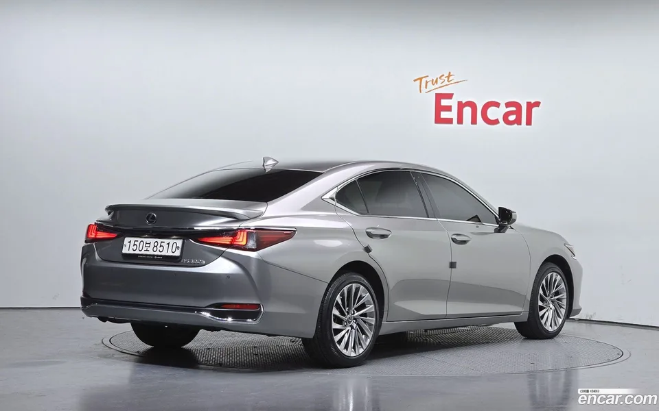 Lexus ES 300h 2023 — миниатюра 2