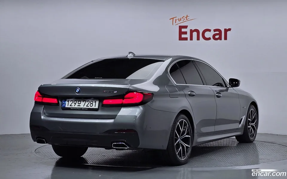 BMW 5 Series 530e M 2022 — миниатюра 2