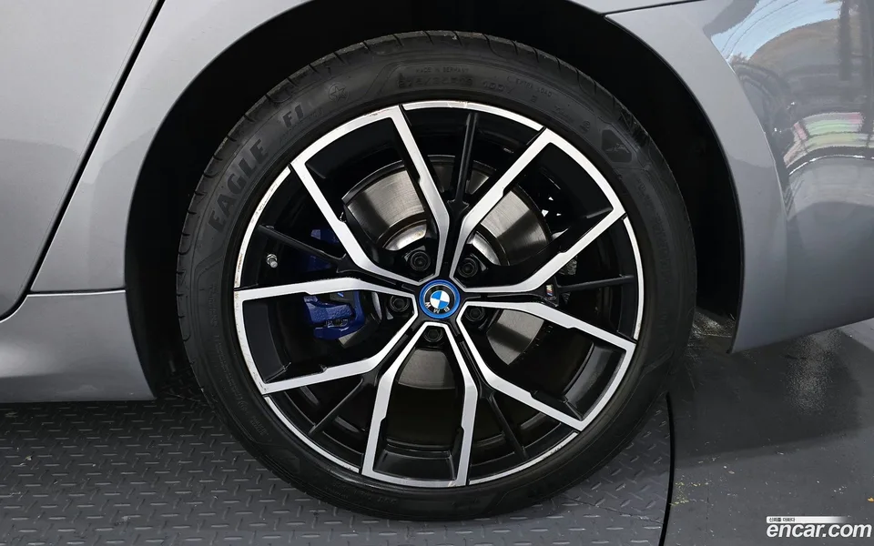 BMW 5 Series 530e M 2022 — миниатюра 5
