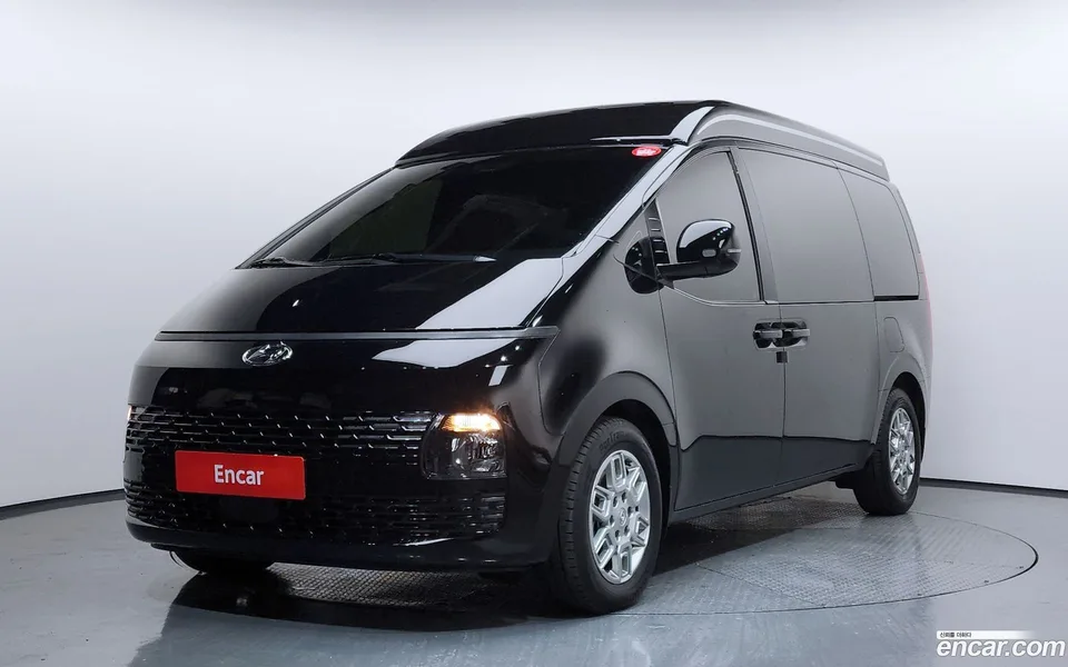 Hyundai Staria 4WD () 2023 — фото 1, купить с доставкой в Москву