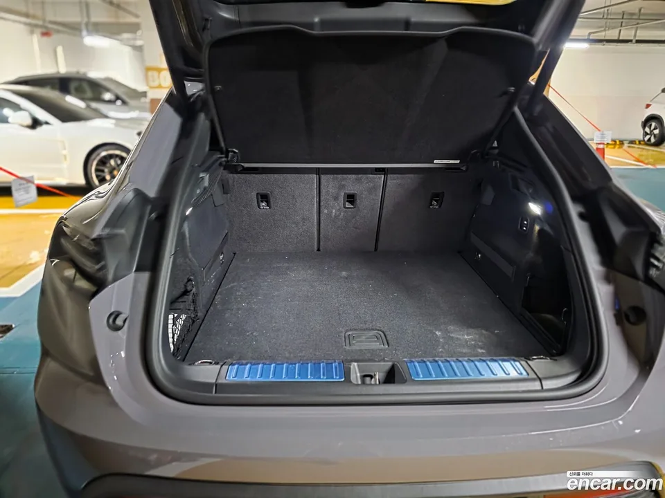 Porsche Macan Electric 4S 2025 — миниатюра 5