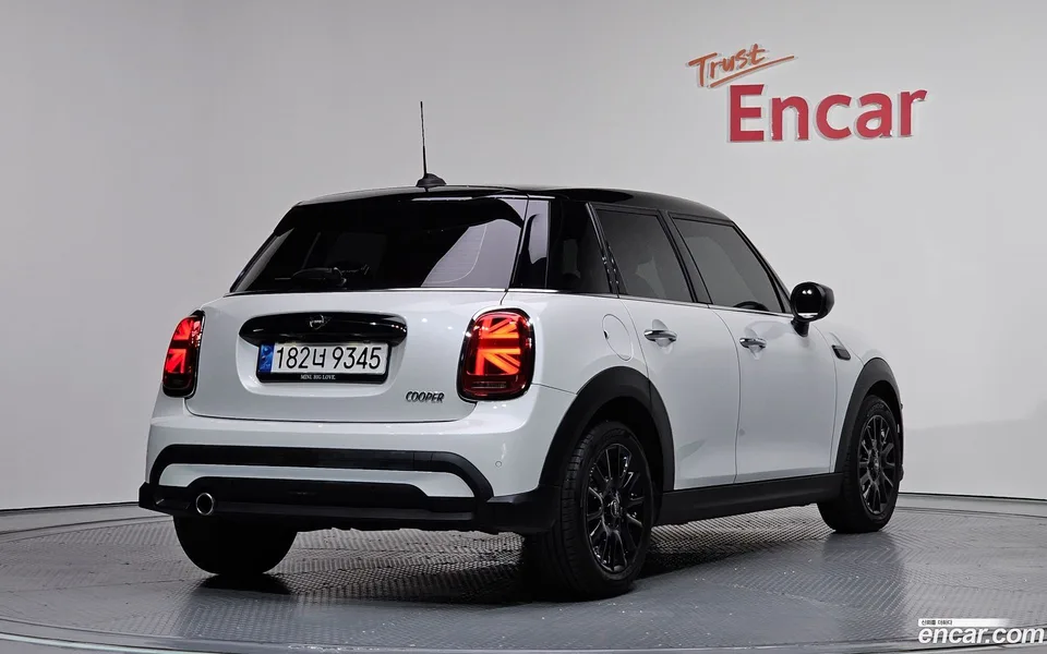 MINI Cooper 5 2024 — миниатюра 2