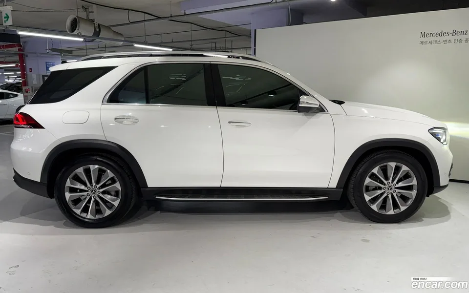 Mercedes-Benz GLE-Class GLE300d 4MATIC 2023 — миниатюра 3