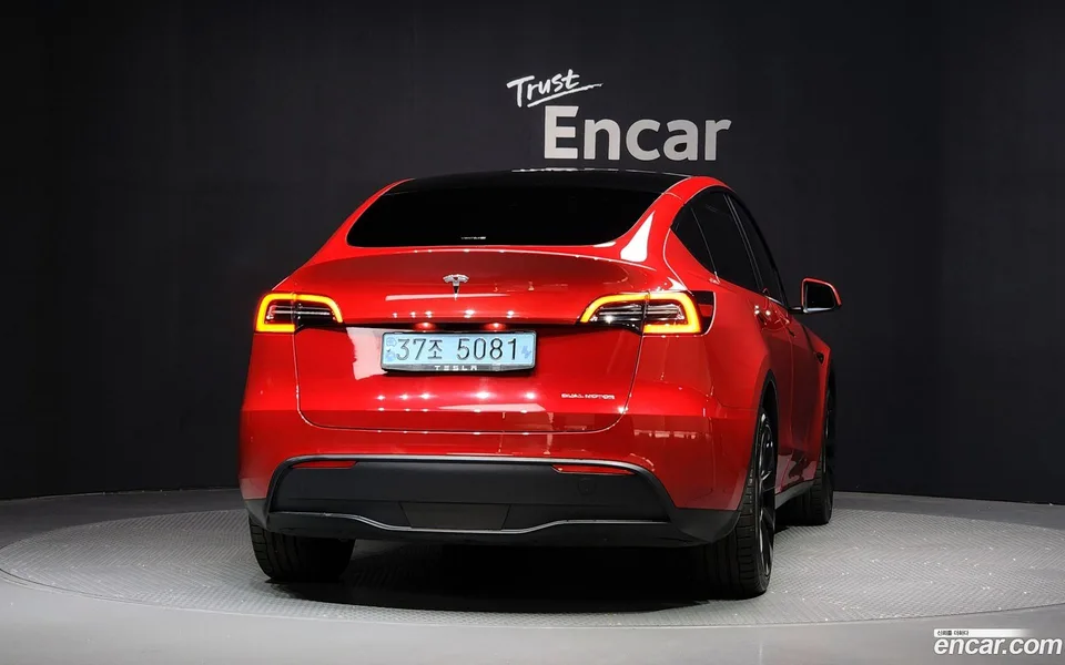 Tesla Model Y AWD 2023 — миниатюра 4