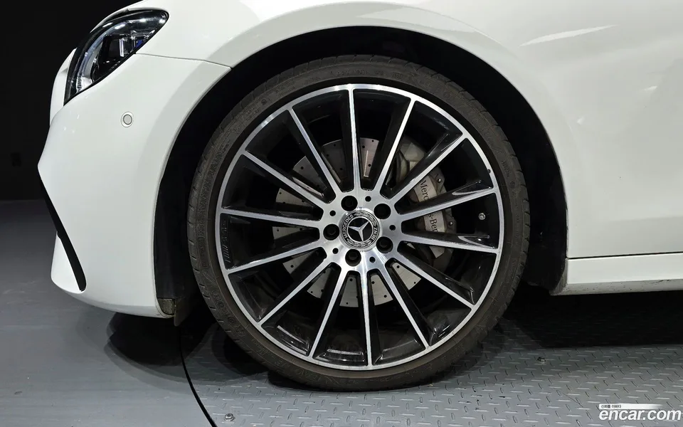 Mercedes-Benz E-Class E350 4MATIC AMG Line 2023 — миниатюра 5