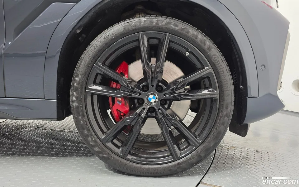 BMW X6 M50i 2022 — миниатюра 5