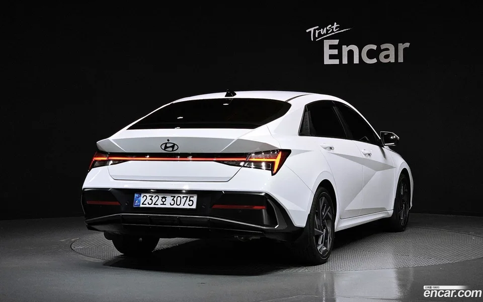 Hyundai Avante CN7 Hybrid 2025 — миниатюра 2