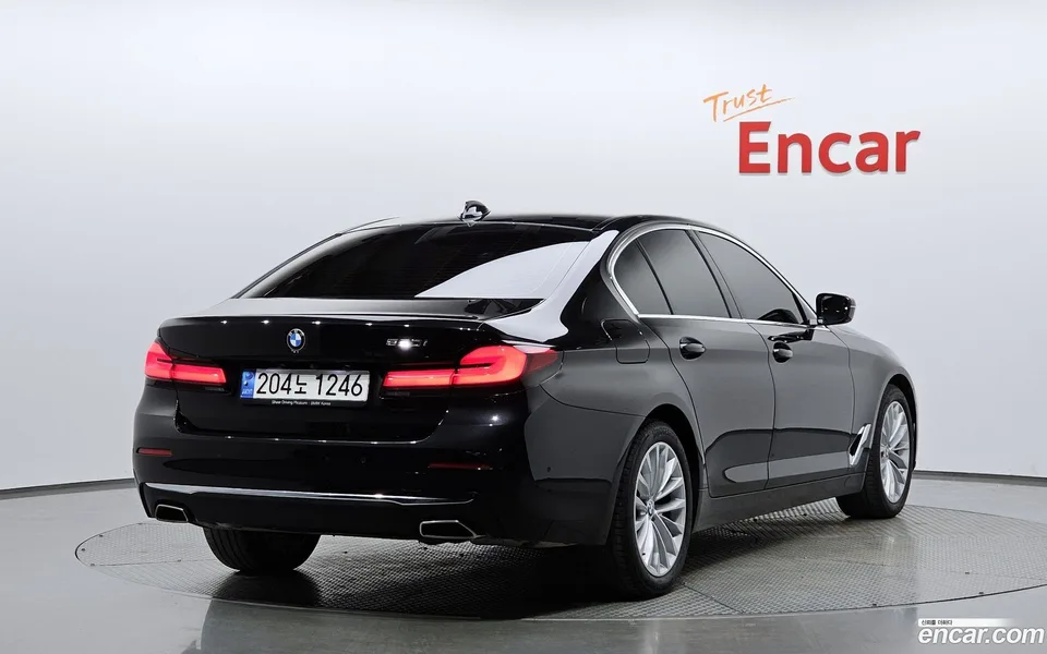 BMW 5 Series 520i 2022 — миниатюра 2