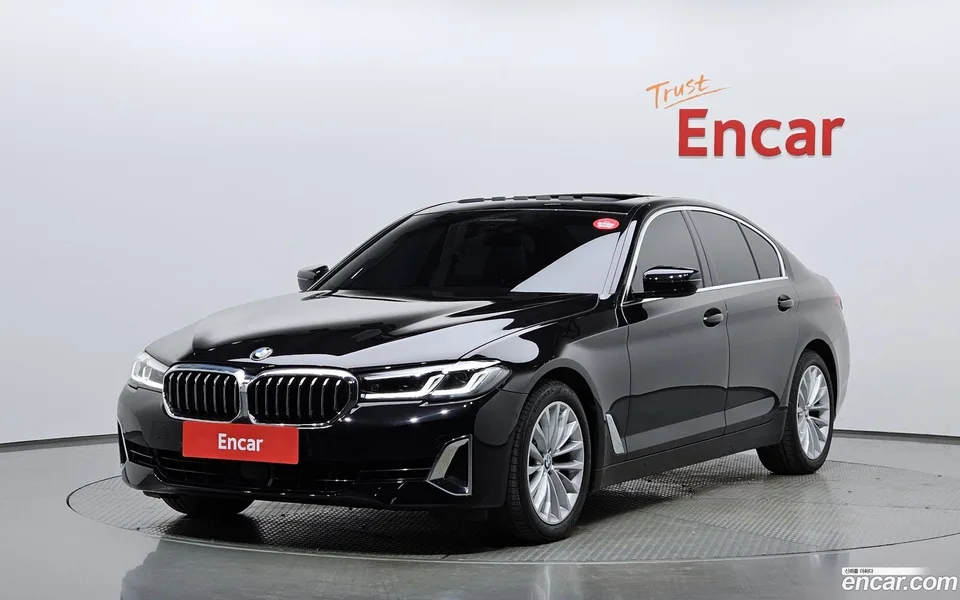 BMW 5 Series 520i 2022 — фото 1, купить с доставкой в Москву