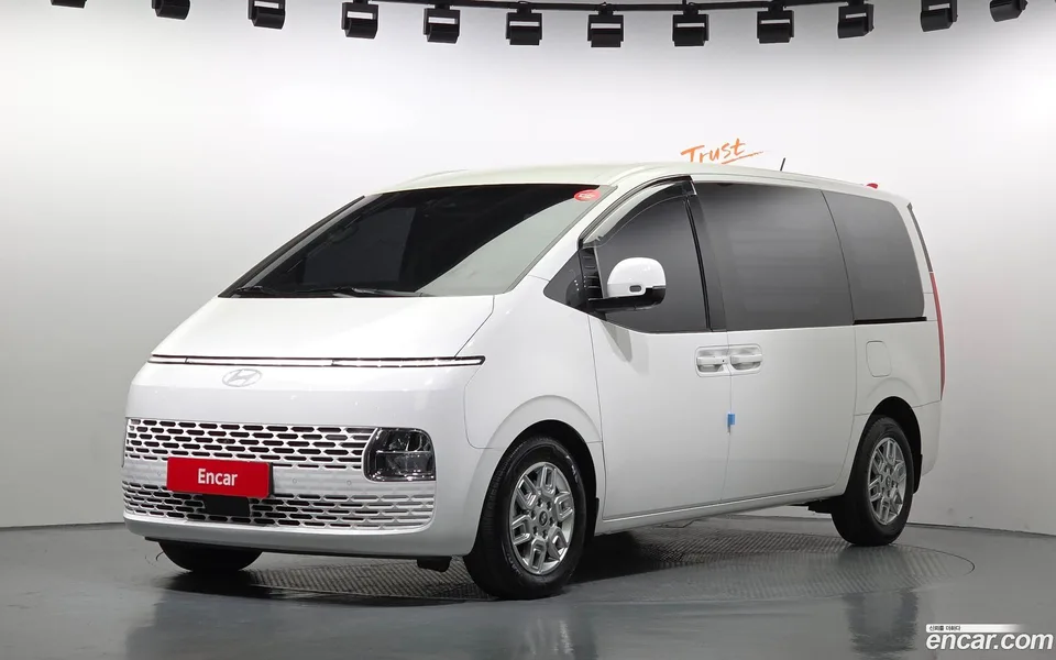 Hyundai Staria L3.5 3 2024 — фото 1, купить с доставкой в Москву