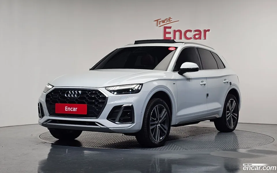 Audi Q5 45 TFSI 2023 — фото 1, купить с доставкой в Москву