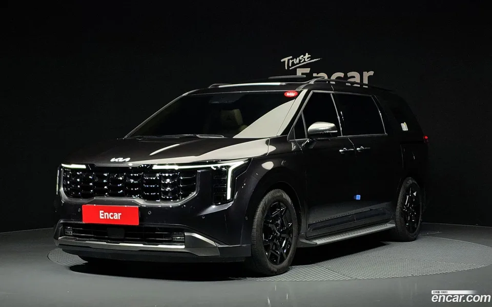 Kia Carnival 7 2023 — фото 1, купить с доставкой в Москву