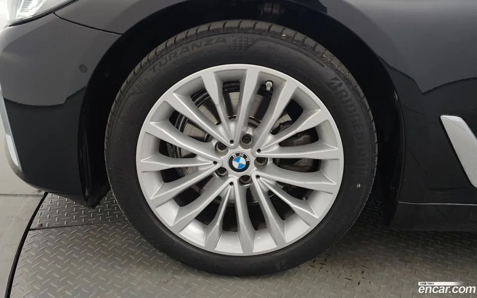 BMW 5 Series 520i 2022 — миниатюра 5
