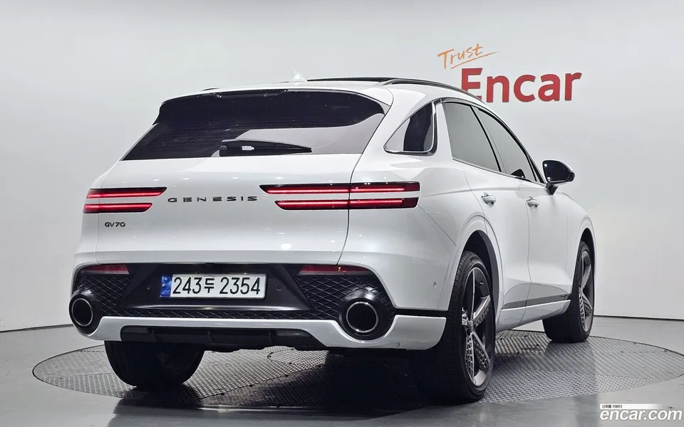 Genesis GV70 2.5T 2WD 2023 — миниатюра 2