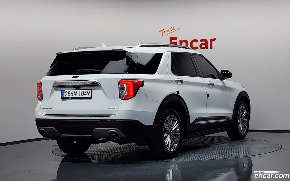 Ford Explorer 2.3 4WD 2022 — миниатюра 2