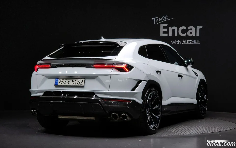 Lamborghini Urus 4.0 V8 2023 — миниатюра 2