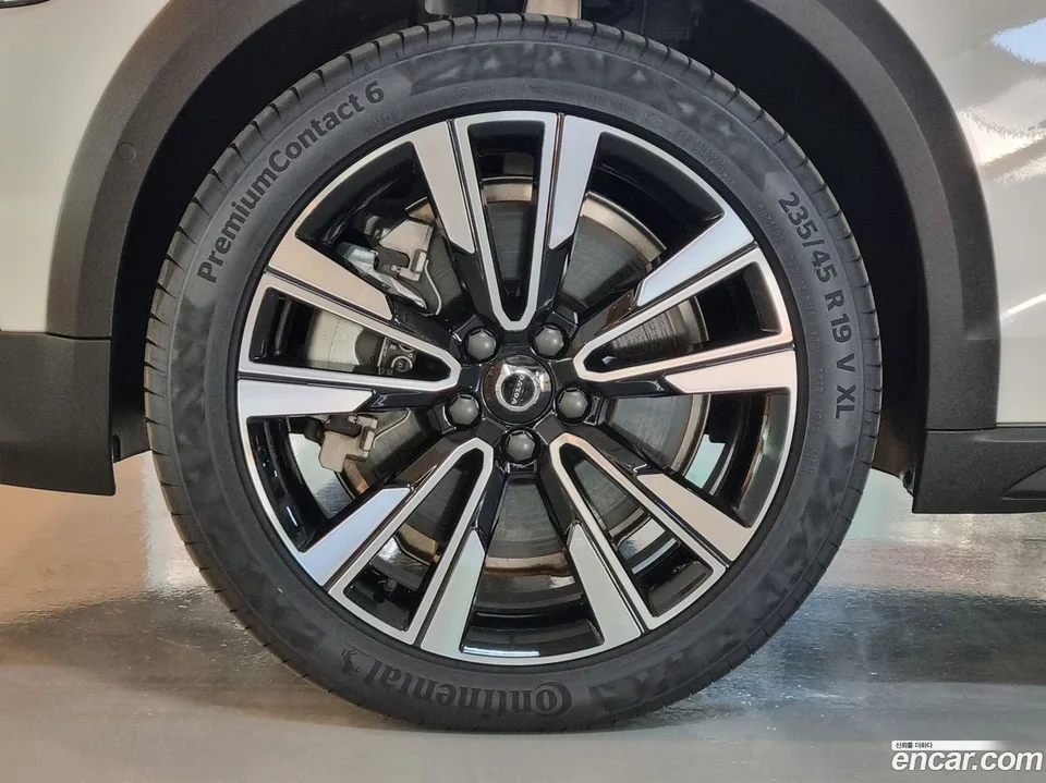 Volvo V60 Cross Country B5 AWD 2025 — миниатюра 5
