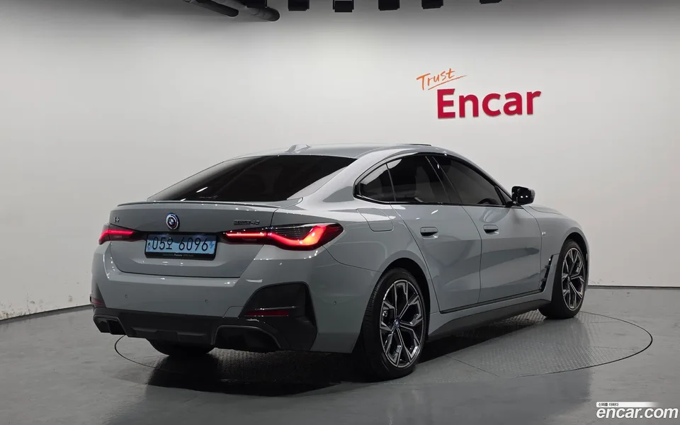 BMW i4 eDrive40 M 2023 — миниатюра 2