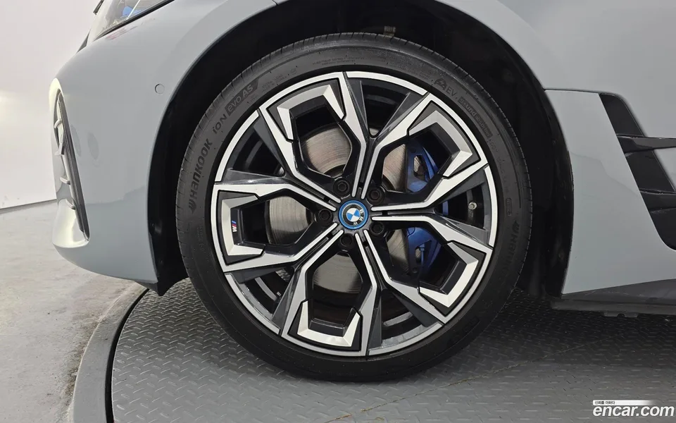 BMW i4 eDrive40 M 2023 — миниатюра 5