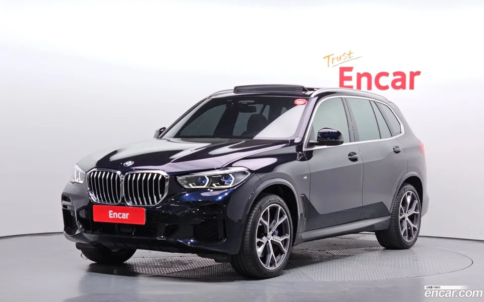 BMW X5 xDrive 40i M 2022 — фото 1, купить с доставкой в Москву