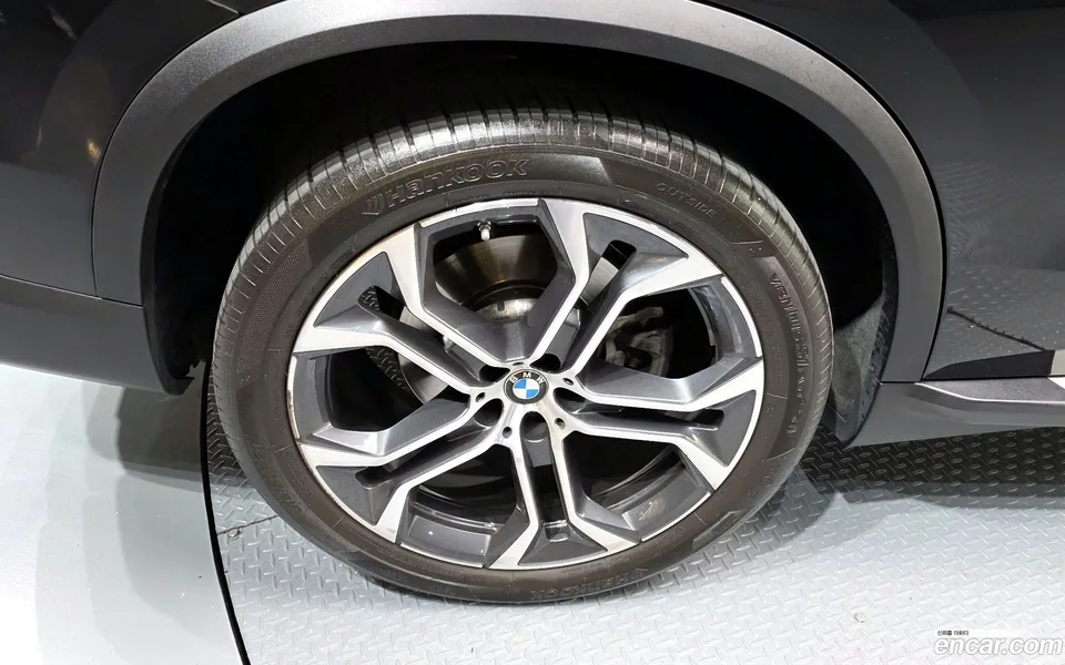 BMW X5 xDrive 40i xLine 2022 — миниатюра 5