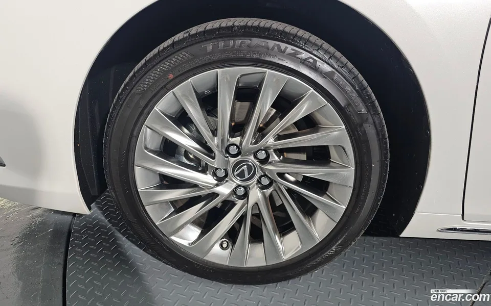 Lexus ES 300h 2025 — миниатюра 5