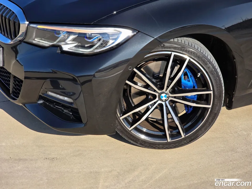 BMW 3 Series 320i M 2022 — миниатюра 2