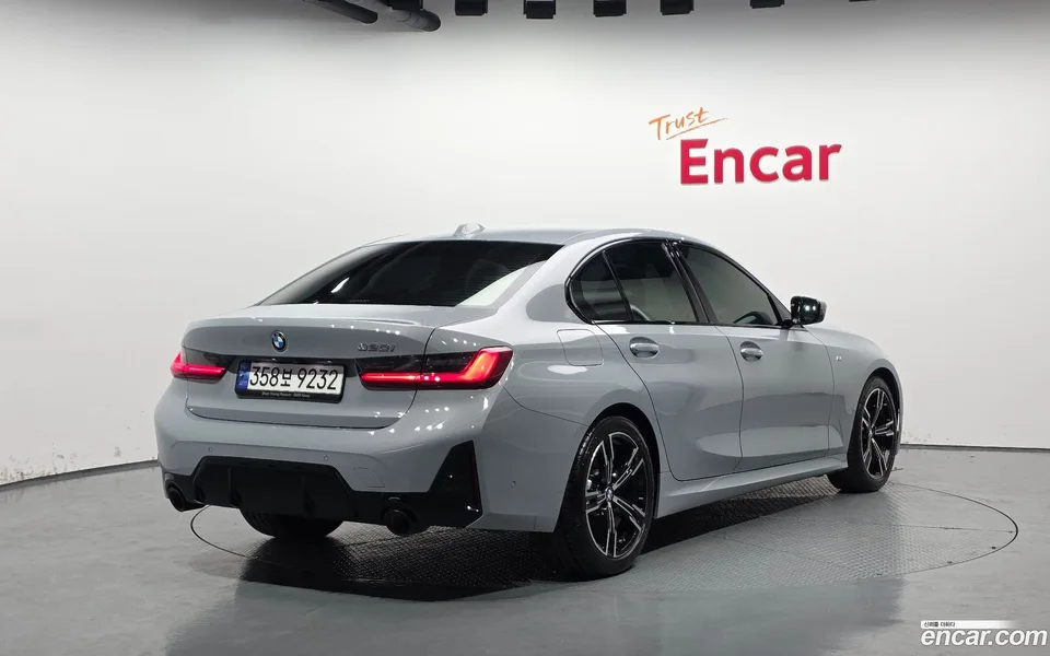 BMW 3 Series 320i M 2023 — миниатюра 2